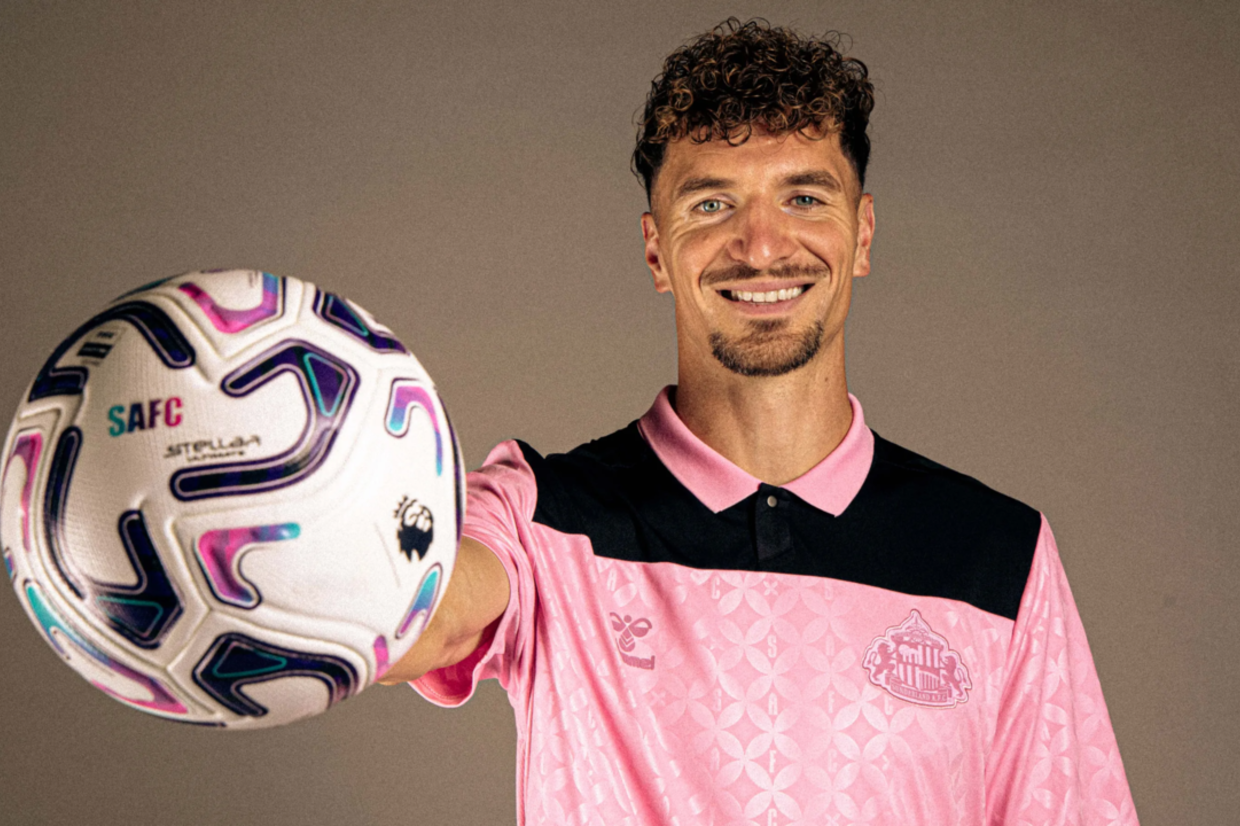 Thomas Meunier bergabung dengan Sunderland dengan status bebas transfer