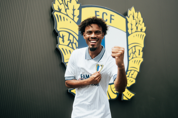 FC Famalicão garante pérola do PSG