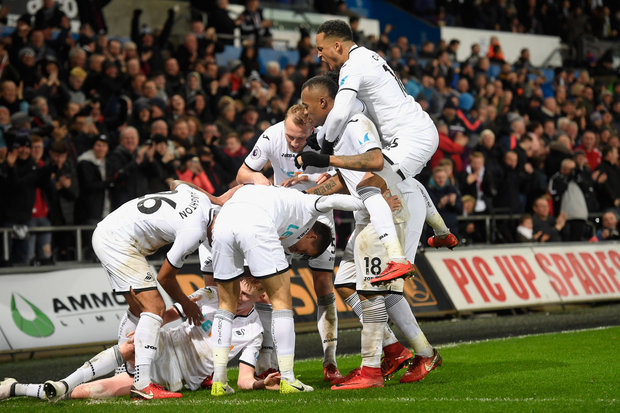 Swansea aplica goleada das antigas na Taça