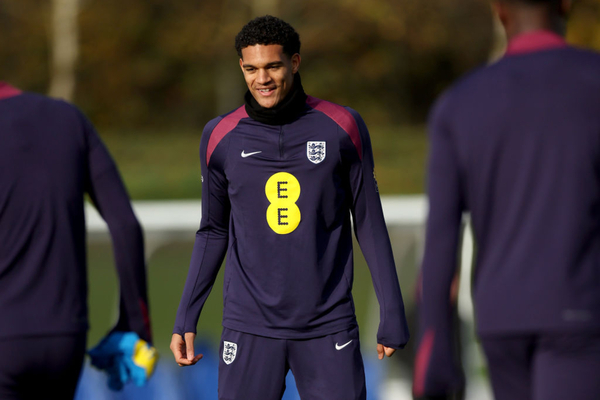 Suspensão de dois jogos para Quansah leva Inglaterra a lançar a ''cartada Balogun''