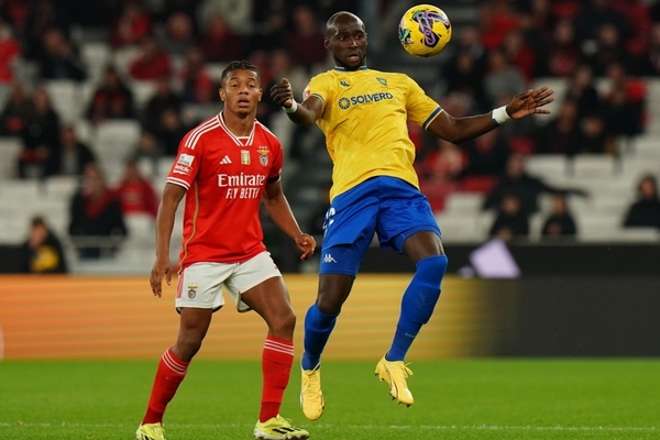 Mangala junta-se à equipa técnica de Ian Cathro no Saint-Étienne 