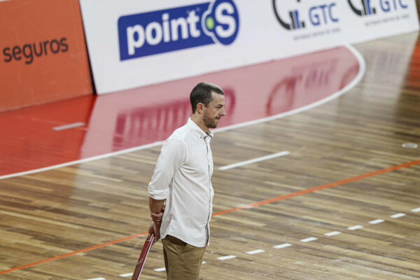 Benfica junta-se a Sporting na final do campeonato