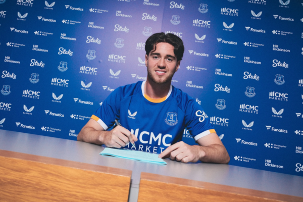 Everton investe no jogador do ano do Championship