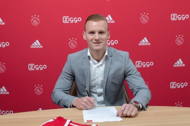 Noa Lang e Dani de Wit renovam com Ajax até 2021 Noa Lang e Dani de Wit renovam com Ajax até 2021