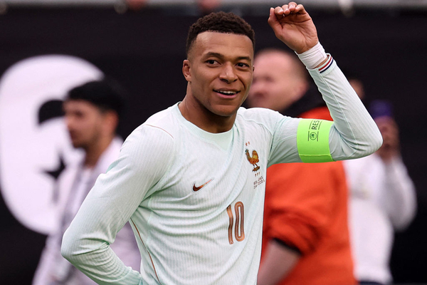 Mbappé promete: «Quero o Mundial e estou pronto para ser mais defensivo»
