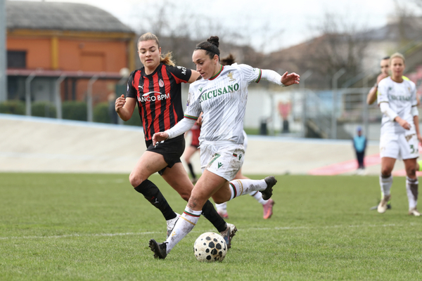 Adriana Gomes permanece em Itália e renova com o Ternana