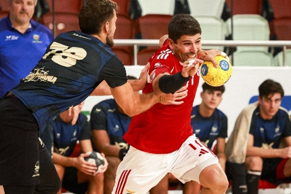 Benfica bate Puente Genil no jogo de apresentação