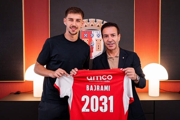 Adrian Bajrami regressa a Portugal pelas portas do SC Braga