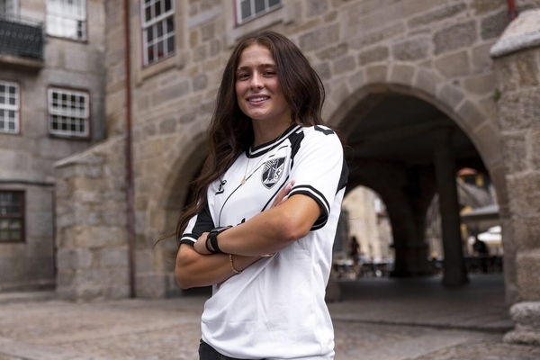 Vitória SC reforça ataque com jovem norte-americana