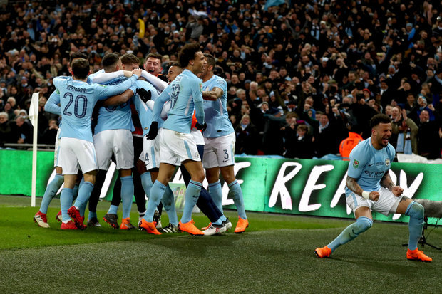 Guardiola vence primeiro troféu em Inglaterra e logo com chapa 3