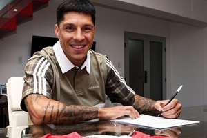 Aos 40 anos, ex-Benfica volta a mudar de clube