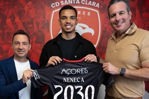 Neneca assina em definitivo pelo Santa Clara