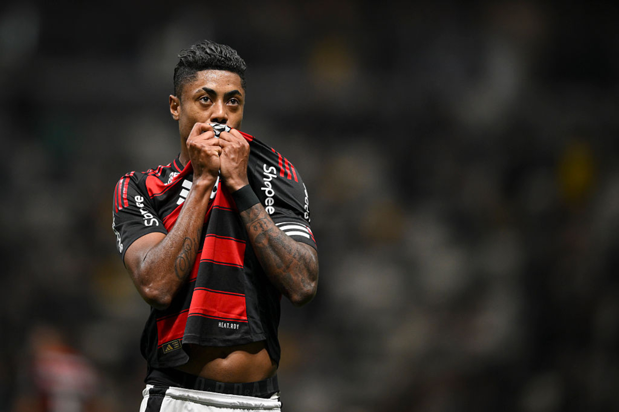 Avançado do Flamengo alvo de insultos racistas em jogo no Algarve