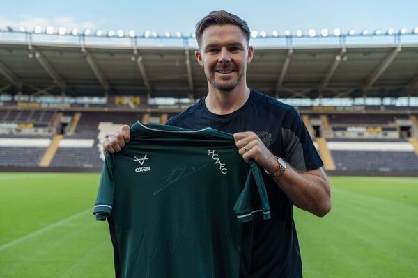 Jack Butland é a primeira contratação do Hull City no regresso à Premier League