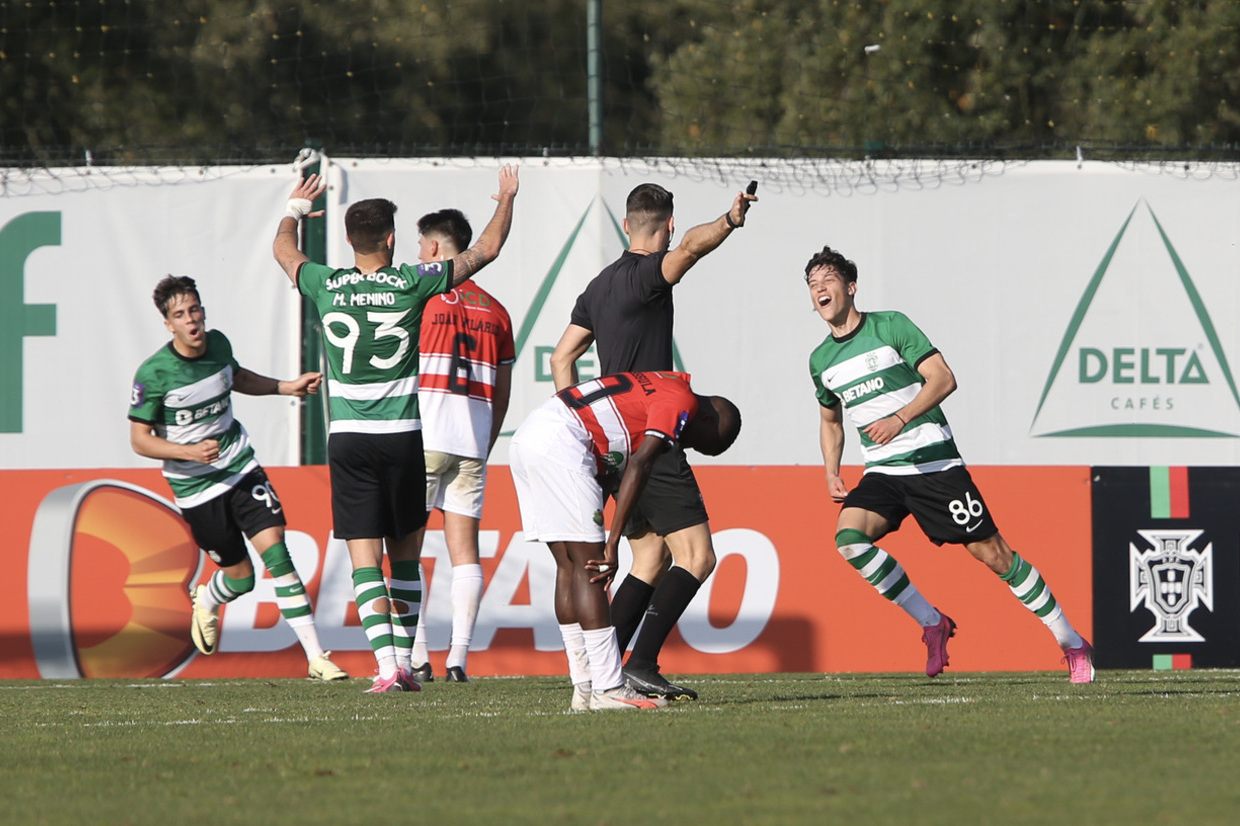 Sporting B vence mas está fora da luta pela subida Sporting B vence mas está fora da luta pela subida