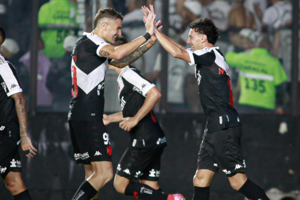 Nuno Moreira marca e Caixinha entra a perder no Brasileirão
