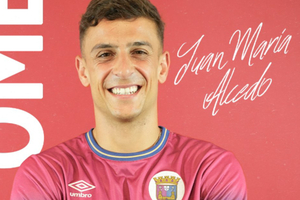 Sétimo reforço para 26/27: Torreense oficializa ala formado no Sevilla