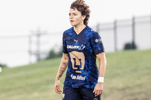 Stephanie Ribeiro bisa em triunfo do Pumas em jogo de preparação