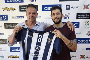 Após dispensa do Barcelona, Ferran Font é reforço do Voltregà