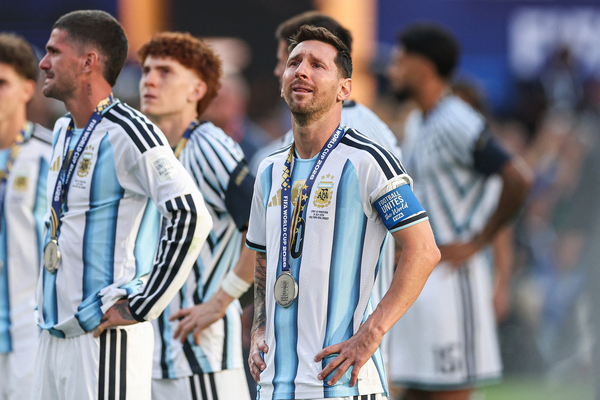 Pau Cubarsí e a vitória no Mundial: «Messi é o meu ídolo, fico triste por ele»