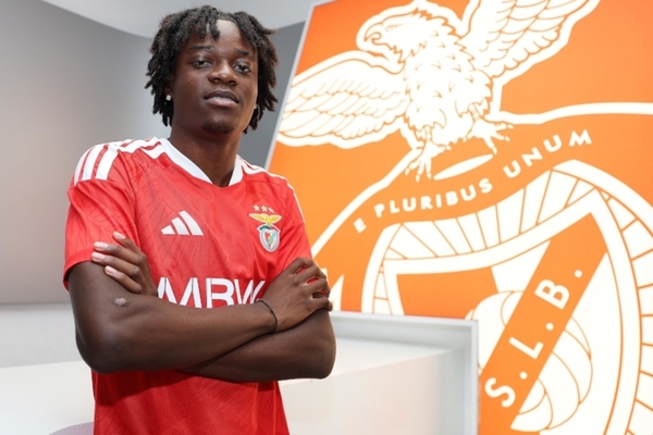 Benfica contrata internacional jovem pela Eslováquia