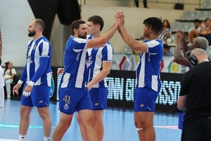 FC Porto oficializa três saídas