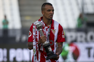 Tem 178 jogos na Primeira Liga e foi anunciado como reforço em clube da distrital