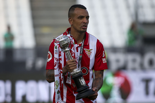 Tem 178 jogos na Primeira Liga e foi anunciado como reforço em clube da distrital