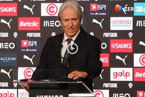 Jorge Jesus arranca gargalhadas com Bernardo Silva: «Fui eu que o meti a jogar...»