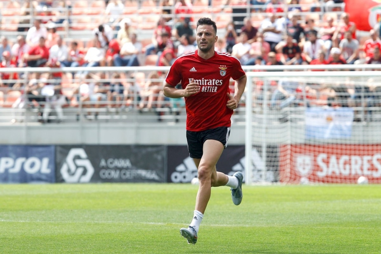 Samaris regressa ao Benfica para treinar os sub-16