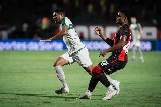 Vitória in complete control