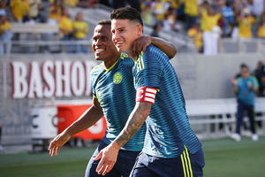 Colômbia vence com Suárez a titular no último teste antes do Mundial