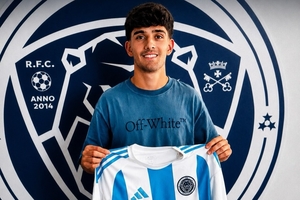 É filho de um antigo internacional português e deixa os distritais para rumar ao campeã...