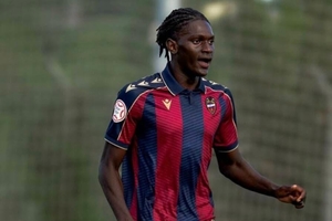 Ex-Amora assina pelo Newcastle United
