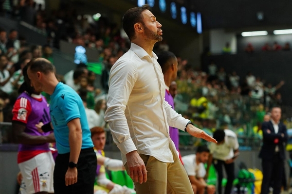 Cassiano Klein: «Acabei de dizer aos jogadores que agora a disputa é fora do campo»