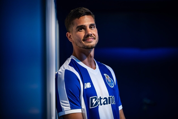 André Silva: «É a hora de vestir a melhor camisola do mundo»