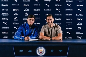 Khusanov renova com o Manchester City por mais duas temporadas
