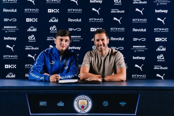 Khusanov renova com o Manchester City por mais duas temporadas