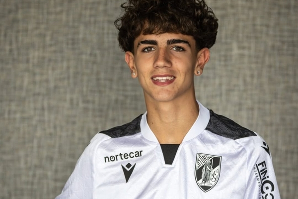 Sobrinho de Cristiano Ronaldo assina contrato de formação com o Vitória SC