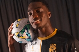 Farense recebe avançado do Estrela da Amadora por empréstimo