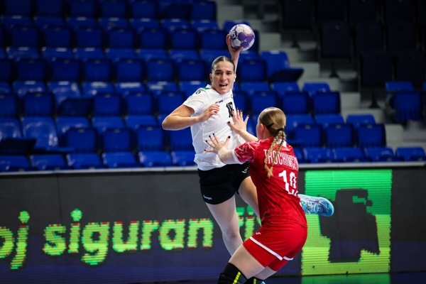 Feminino Sub-18 | Sandra Fernandes chama 16 jogadoras para Torneio 4 Nações na Alemanha