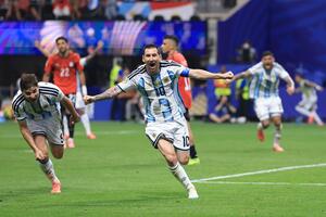 «A Espanha é o triunfo do coletivo e da identidade; na Argentina, jogam com a divindade»