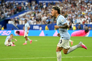 Maxi Araújo sucede a Slimani e grava Sporting na lista de marcadores em Mundiais... 12 an...