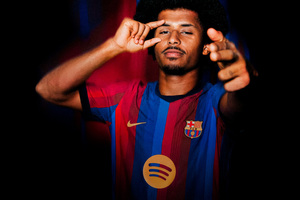 Barcelona anuncia contratação de Karim Adeyemi