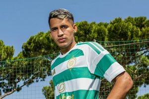 Jogou na distrital dos Açores, marcou ao Benfica na Champions e agora é reforço do Celtic