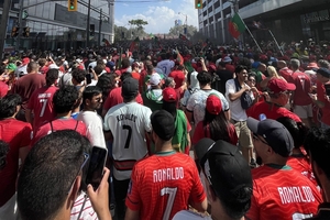 Apoio não falta: Portugal enlouqueceu Toronto com cortejo impressionante